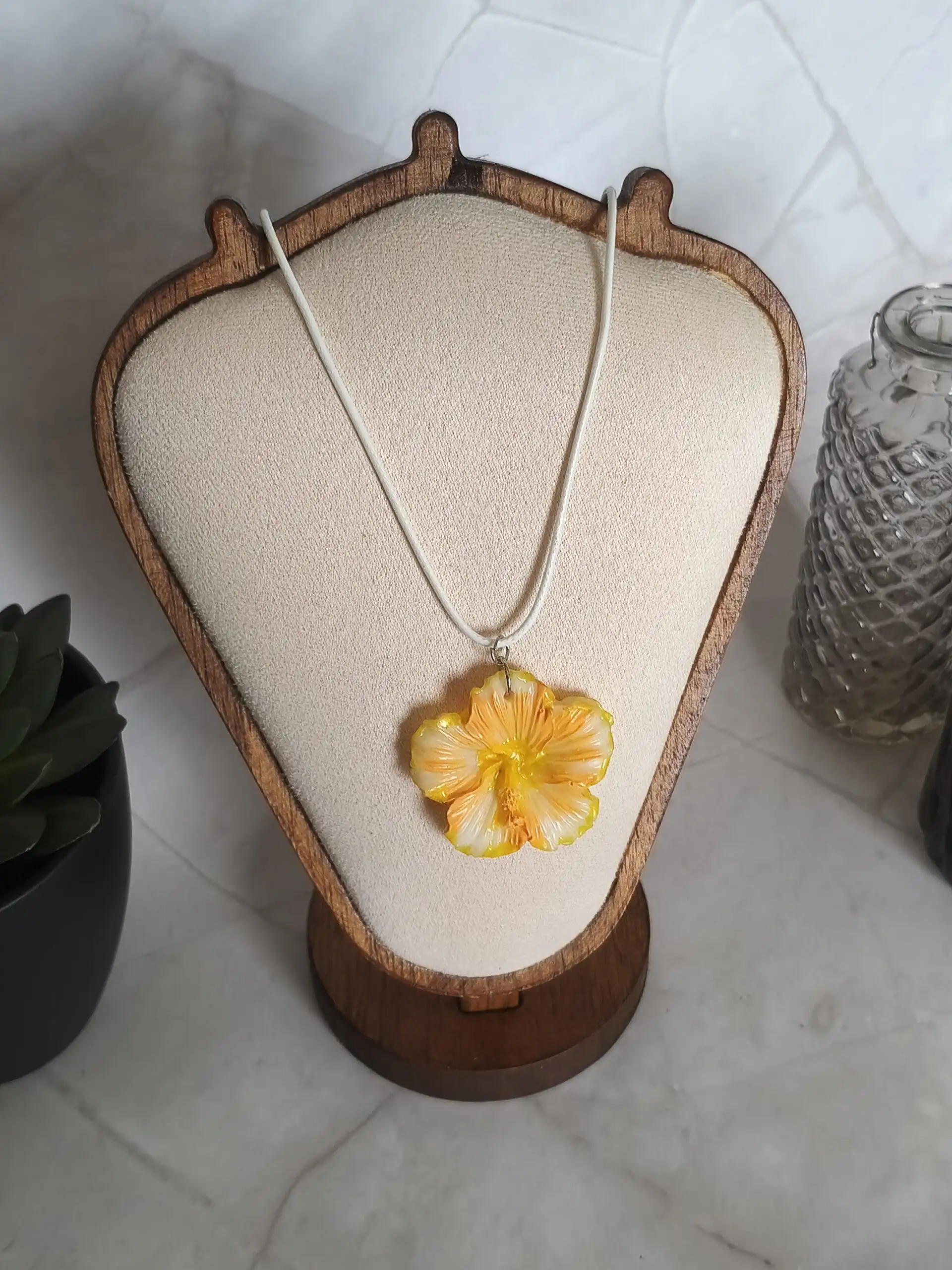 Collier fleurs jaune img 20260205 094247