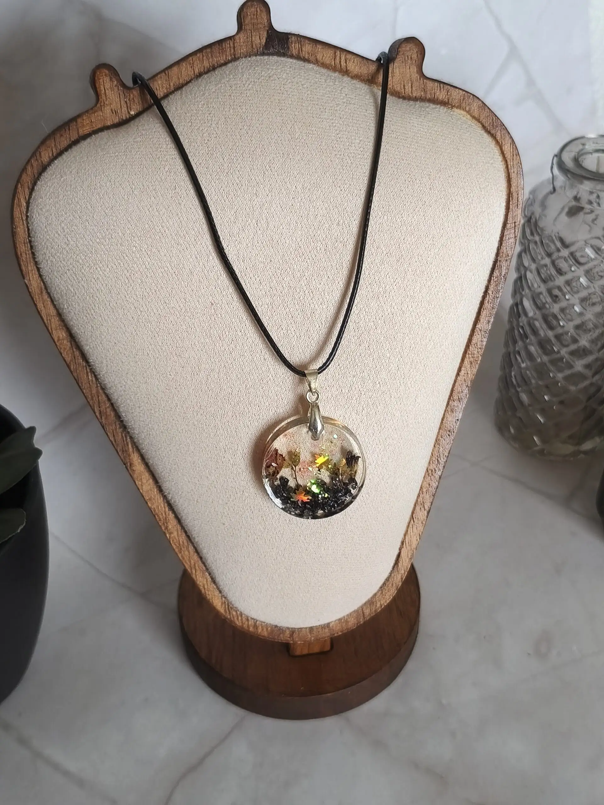 Collier décor résine img 20260205 094335