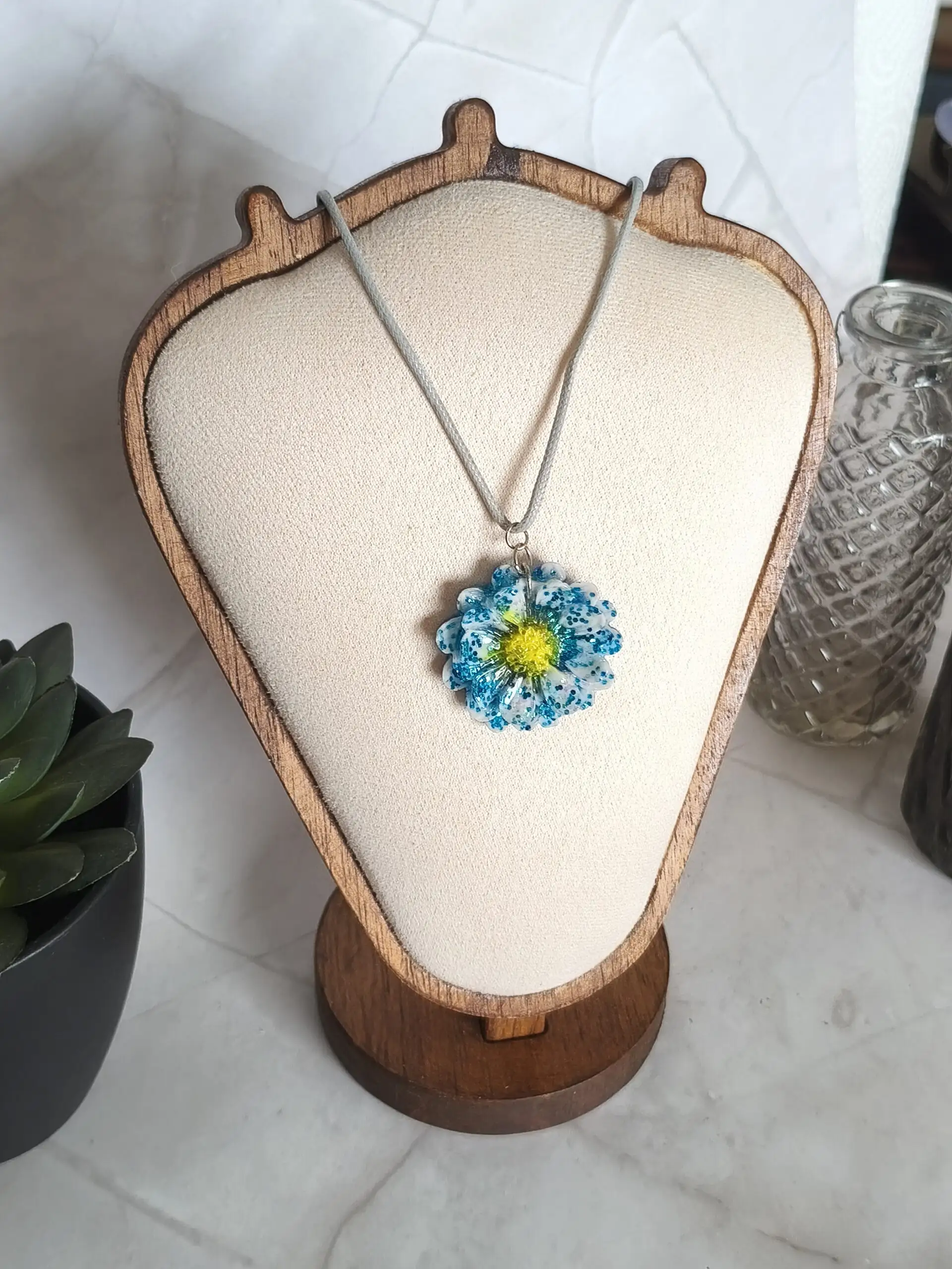 Collier fleurs Bleue img 20260205 094504